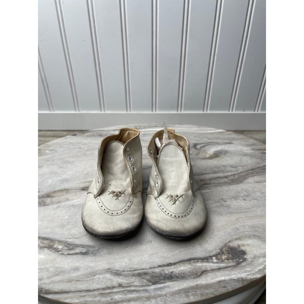 Mrs. Day’s Ideal Vintage White Leather Baby Shoes 1950s High Top Walker Last 66